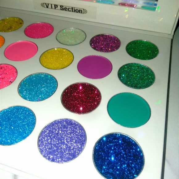 "V.I.P Section" Palette - Picture 4 of 4